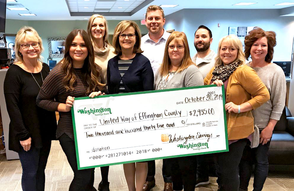 Washington Savings Bank employees donate to United Way